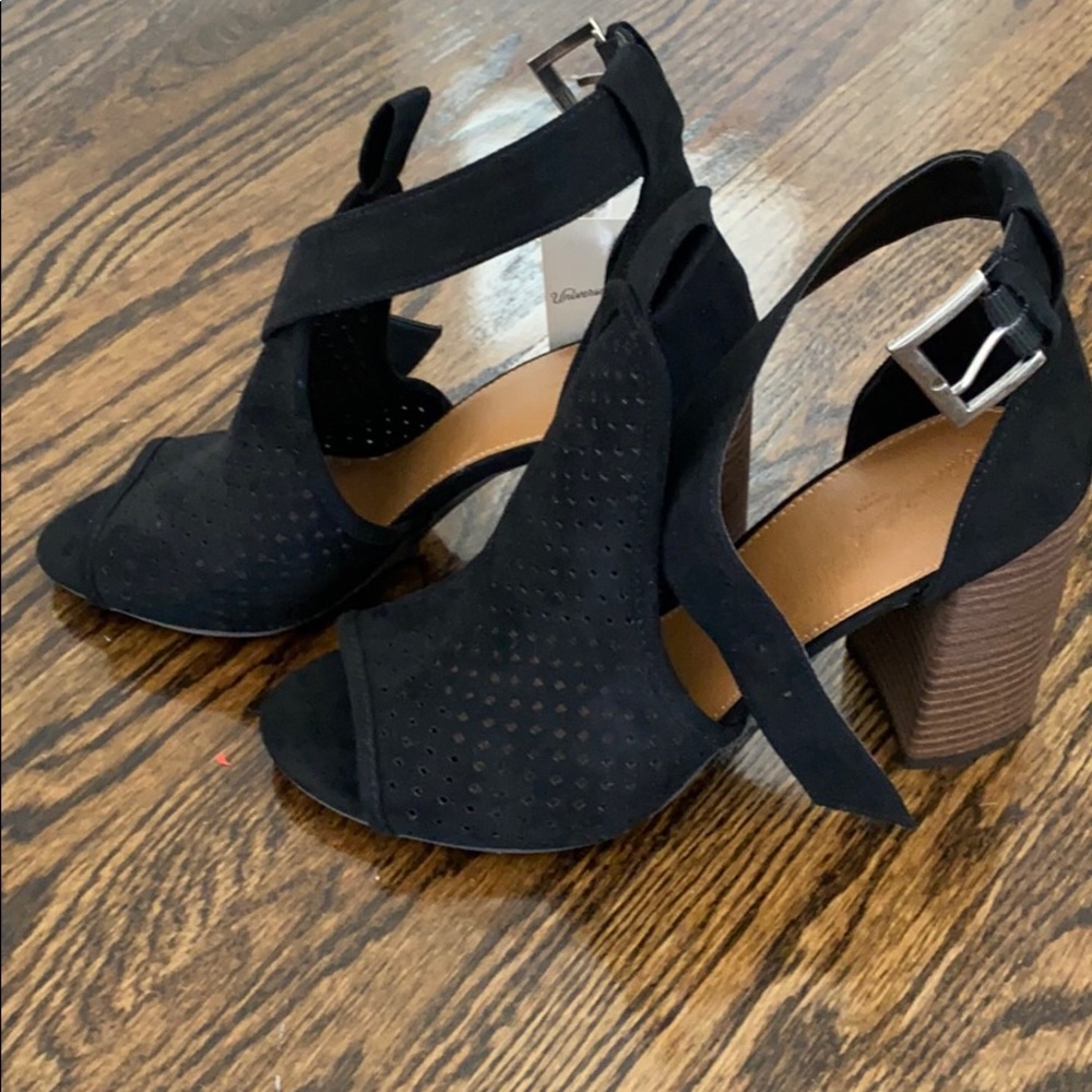 Women’s Open Toed Booties/ Sandals